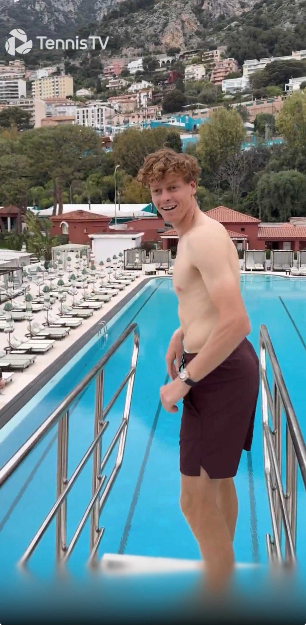 蒙特卡洛最佳一幕。阿尔卡拉斯见证夺冠的辛纳跳水庆祝！ATP