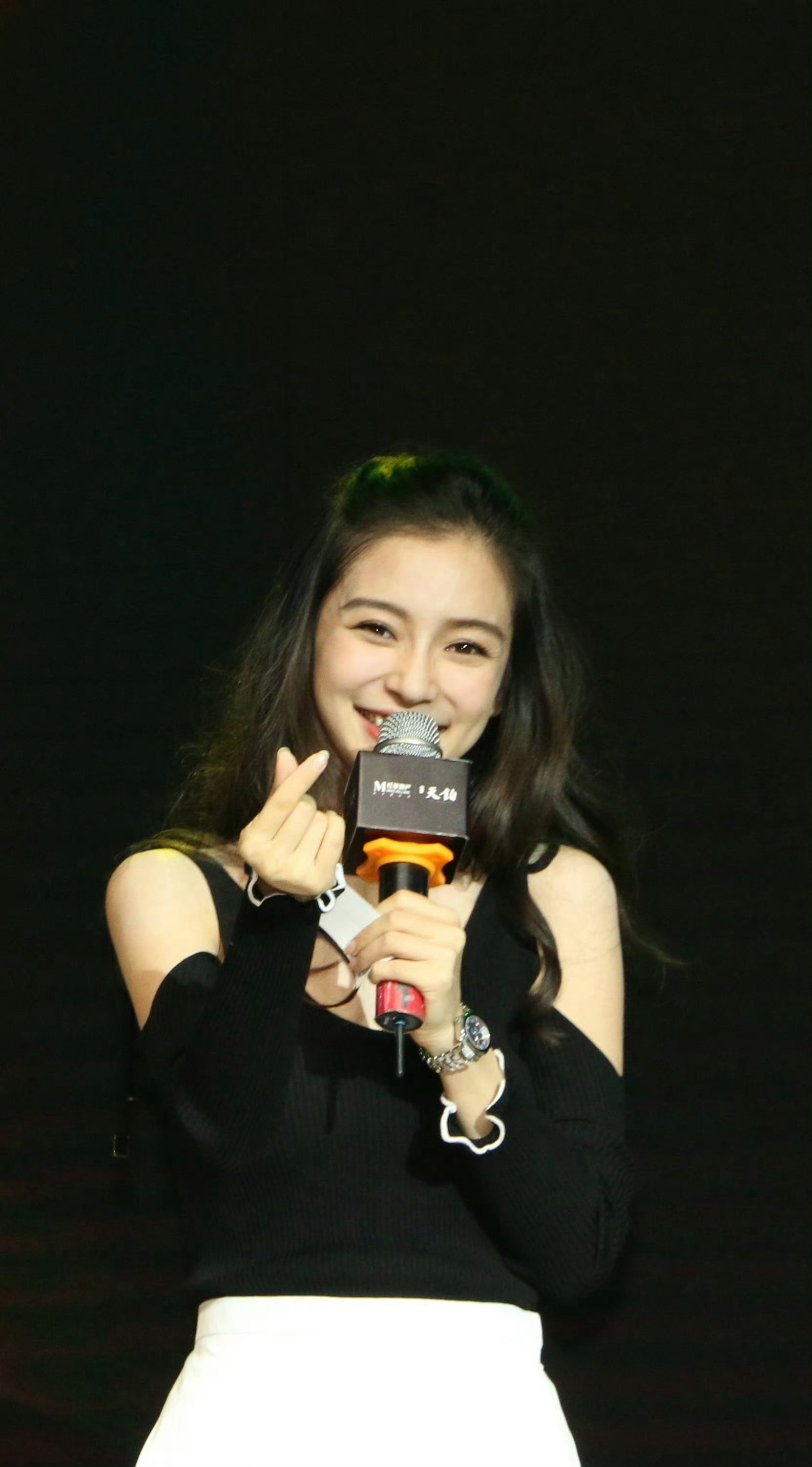 angelababy 杨颖 今日份的热度目标已完成✅将将们晚安啦～
