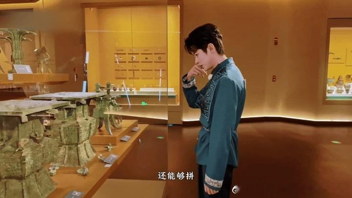 丞磊在跑男逛上展了跑男加更放了一分半文物特写 手机里的图片和实物震撼感差太多了。