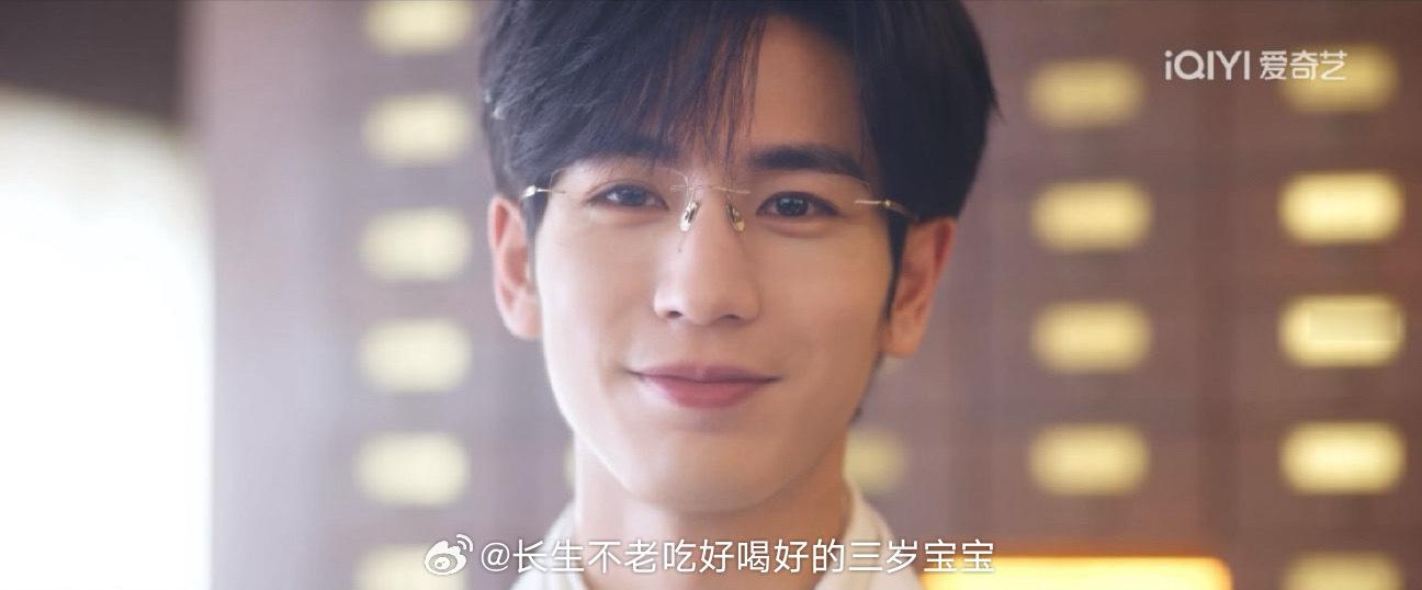 爱奇艺 吃相 卫视平台同时播放，卫视播完，立马转免了！已经美美看上我们的何医生了