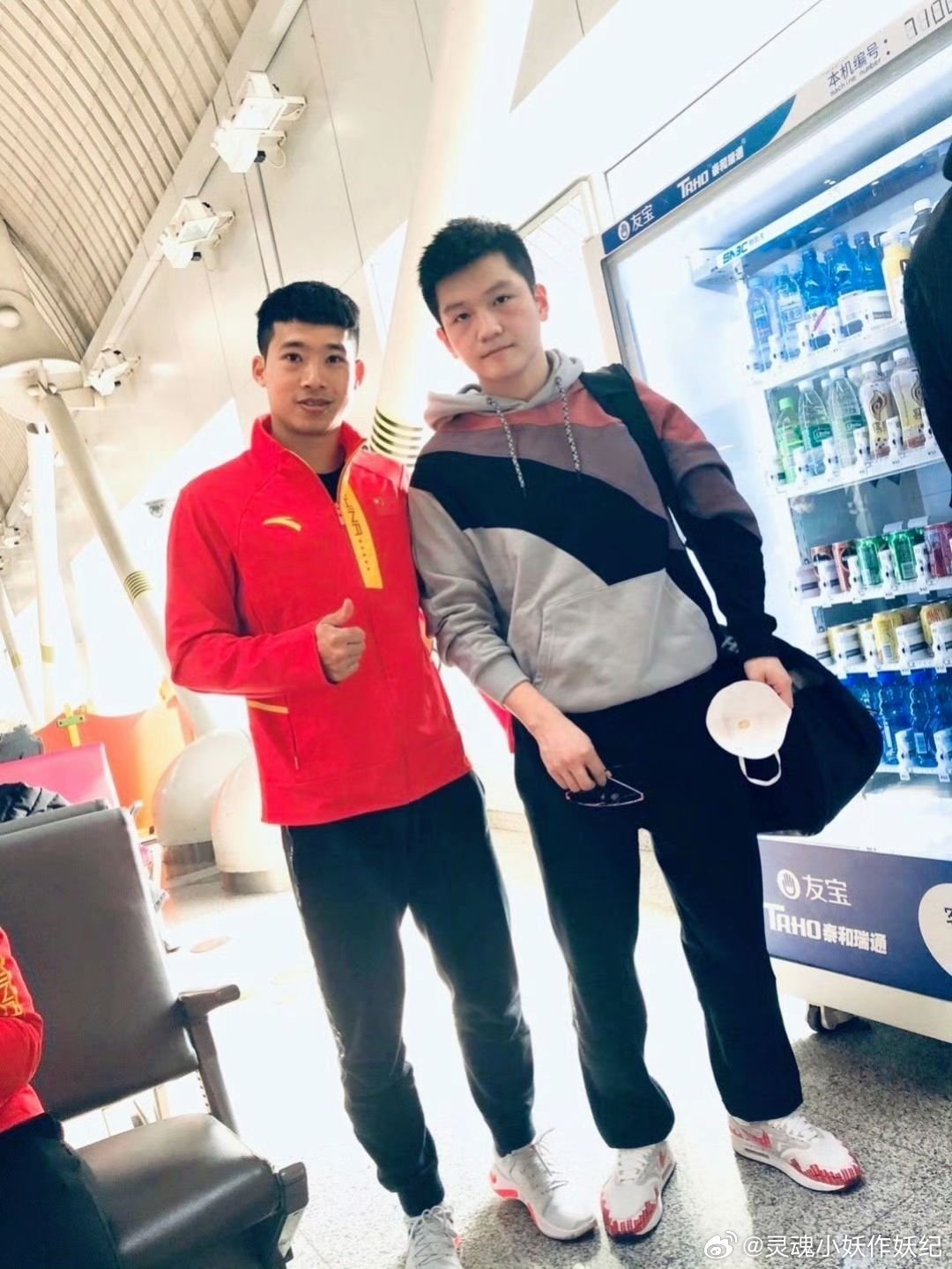 又是没见过的樊振东合影 