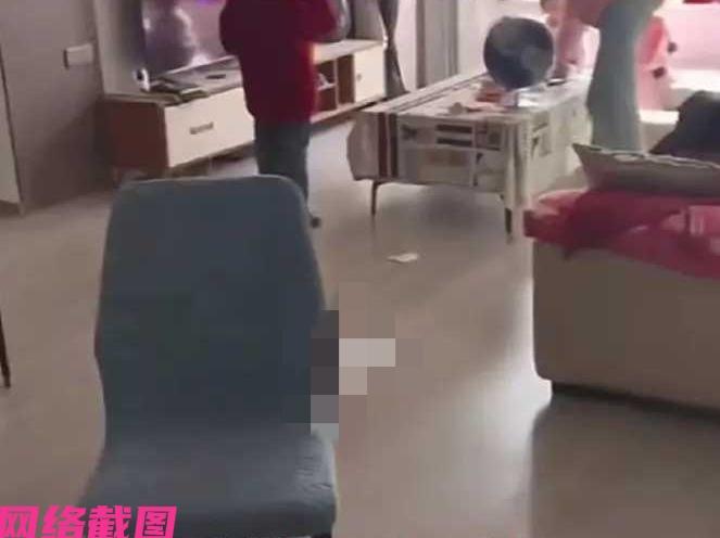 有男子过年期间，带着自己孩子去四个姑姑家拜年，只是这个过程没有得到男子想要的结局