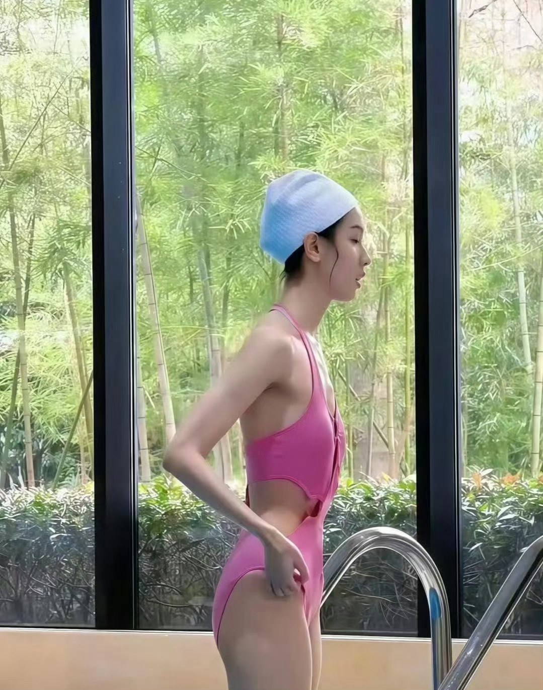 陈都灵瘦的也太夸张了吧 