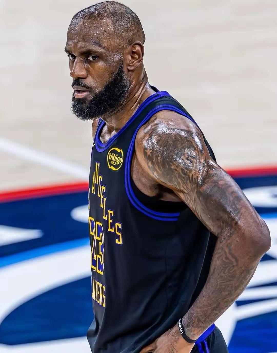 关键时刻还得靠詹姆斯，詹姆斯末节11分带领湖人逆转独行侠!
​在今天湖人与独行侠