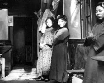 1919年，风华正茂的郁达夫踏入烟花巷陌，他醉醺醺地对鸨母甩下一句：