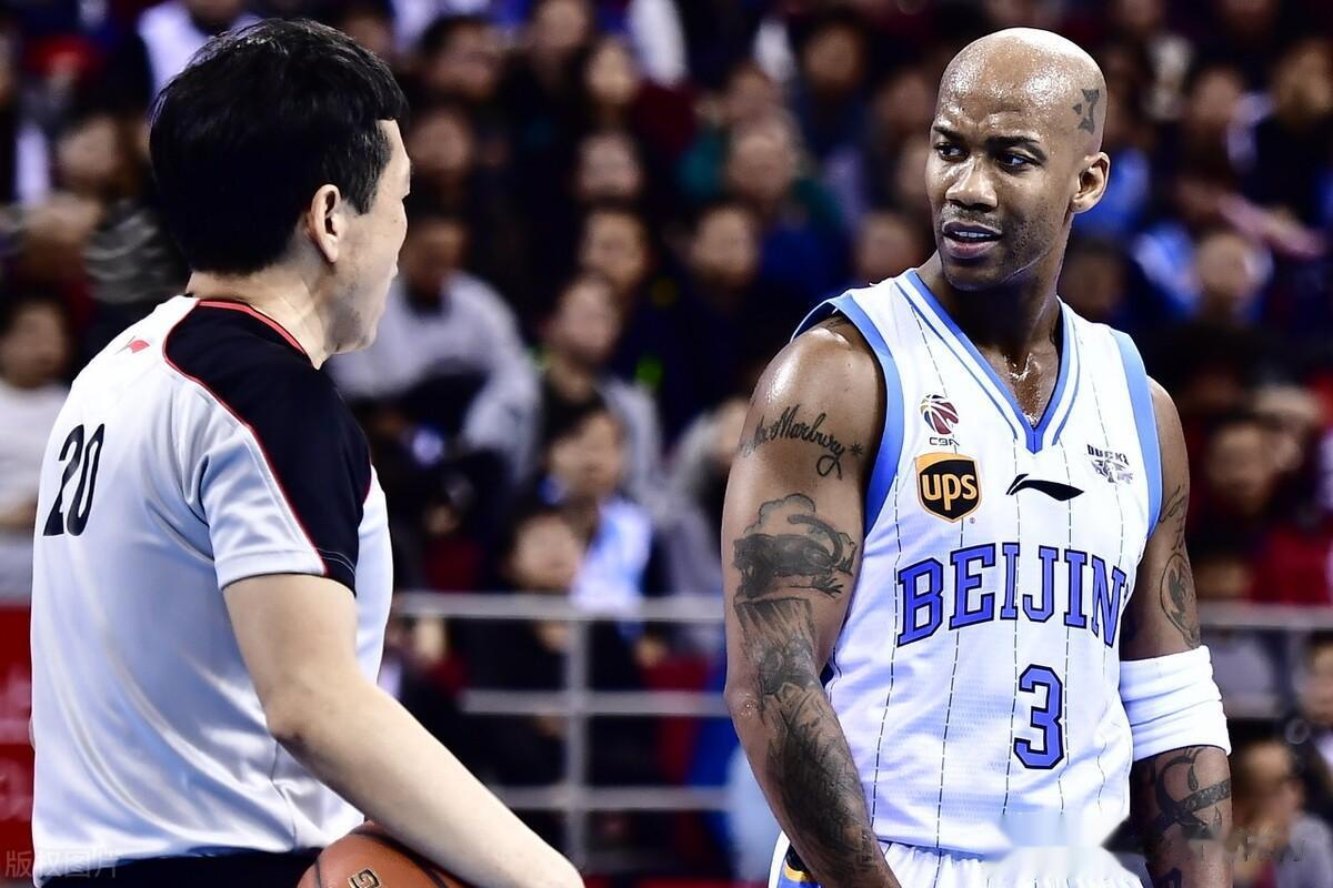 杨毅评价广东队火了，一大堆辽宁球迷拿这个当做无上真理，又开始疯狂的黑广东队。

