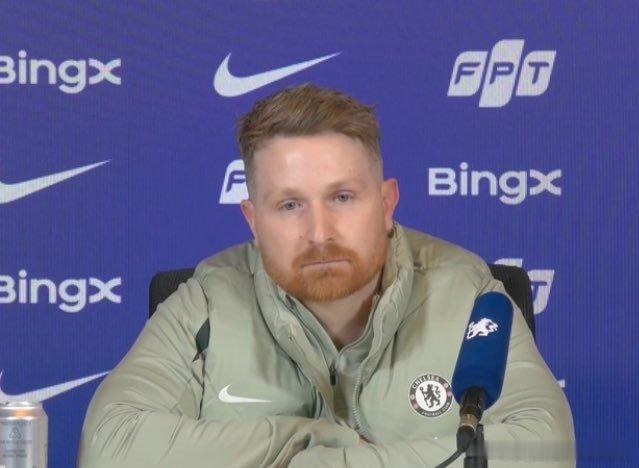 【你去把曼城干掉】邮报：切尔西U21主帅麦克法兰在元旦当天与家人度假时被告知需暂