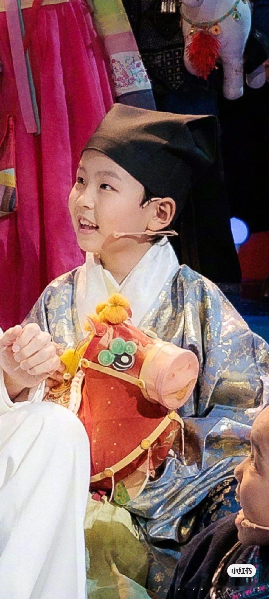 春晚小明终于穿上明制汉服