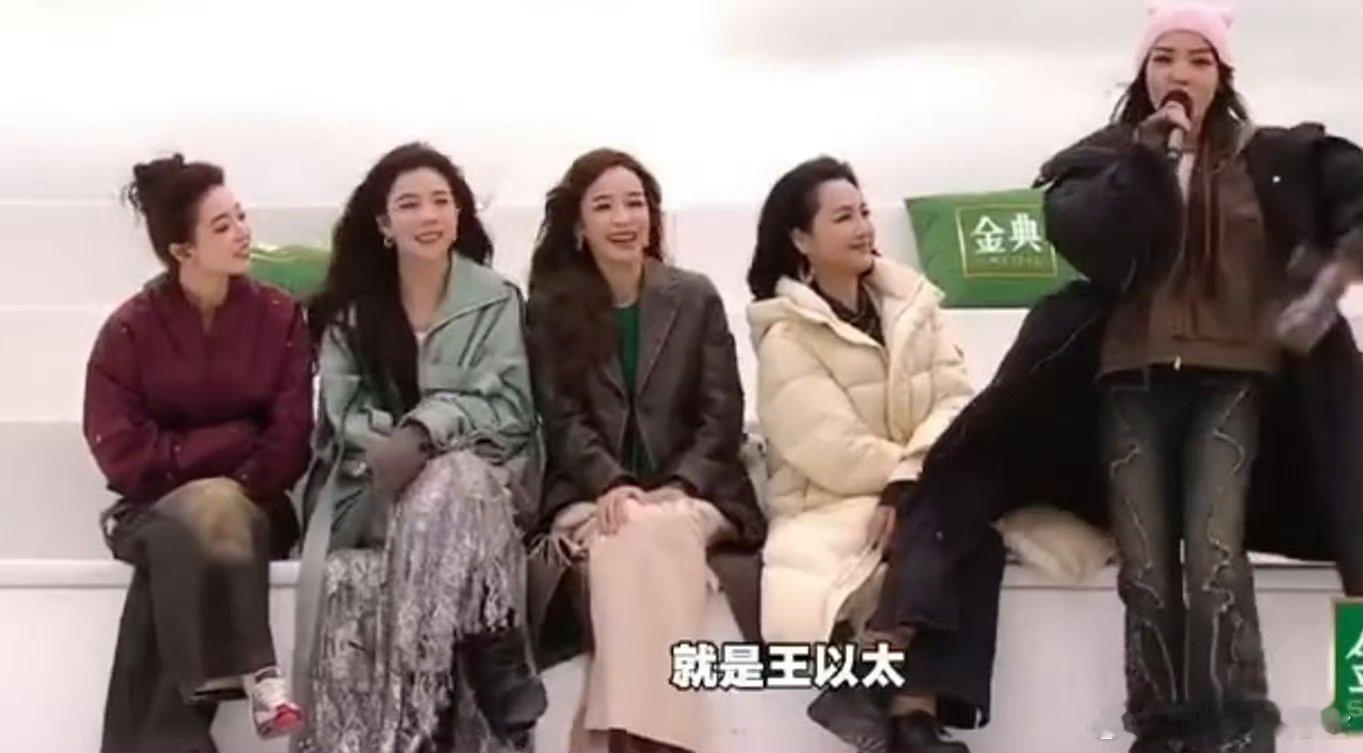 王以太夸了VaVa两分钟王以太的“夸夸模式”太带感！从唱跳rap到舞台表现全点评