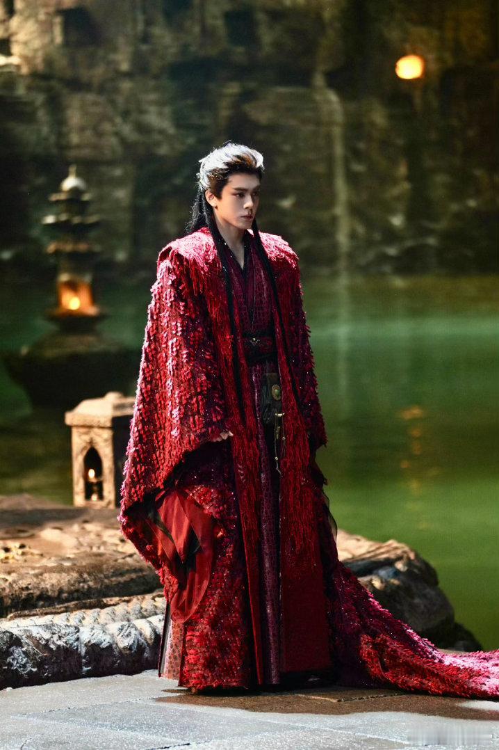 曾舜晞人气是最好的证明曾舜晞为月鳞绮纪拼尽全力 月鳞绮纪武拾光破亿实至名归！曾舜