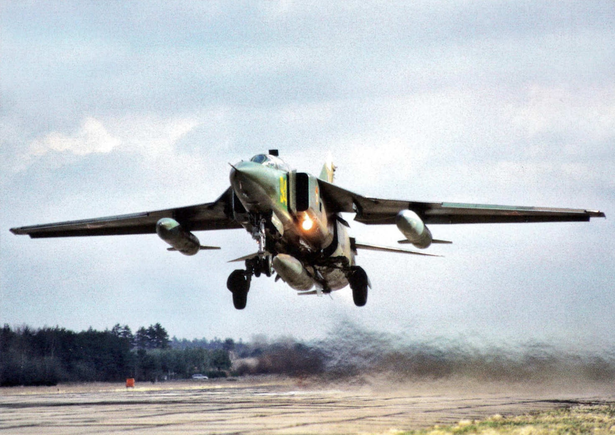 分享圖片：蘇聯米高揚-格列維奇MiG-23UB“鞭撻者”戰鬥教練機 