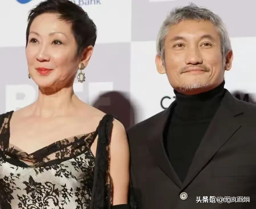 “你死了  我一定给你做个体面的葬礼  表演一下我有多爱你。
但是，你活着，我就