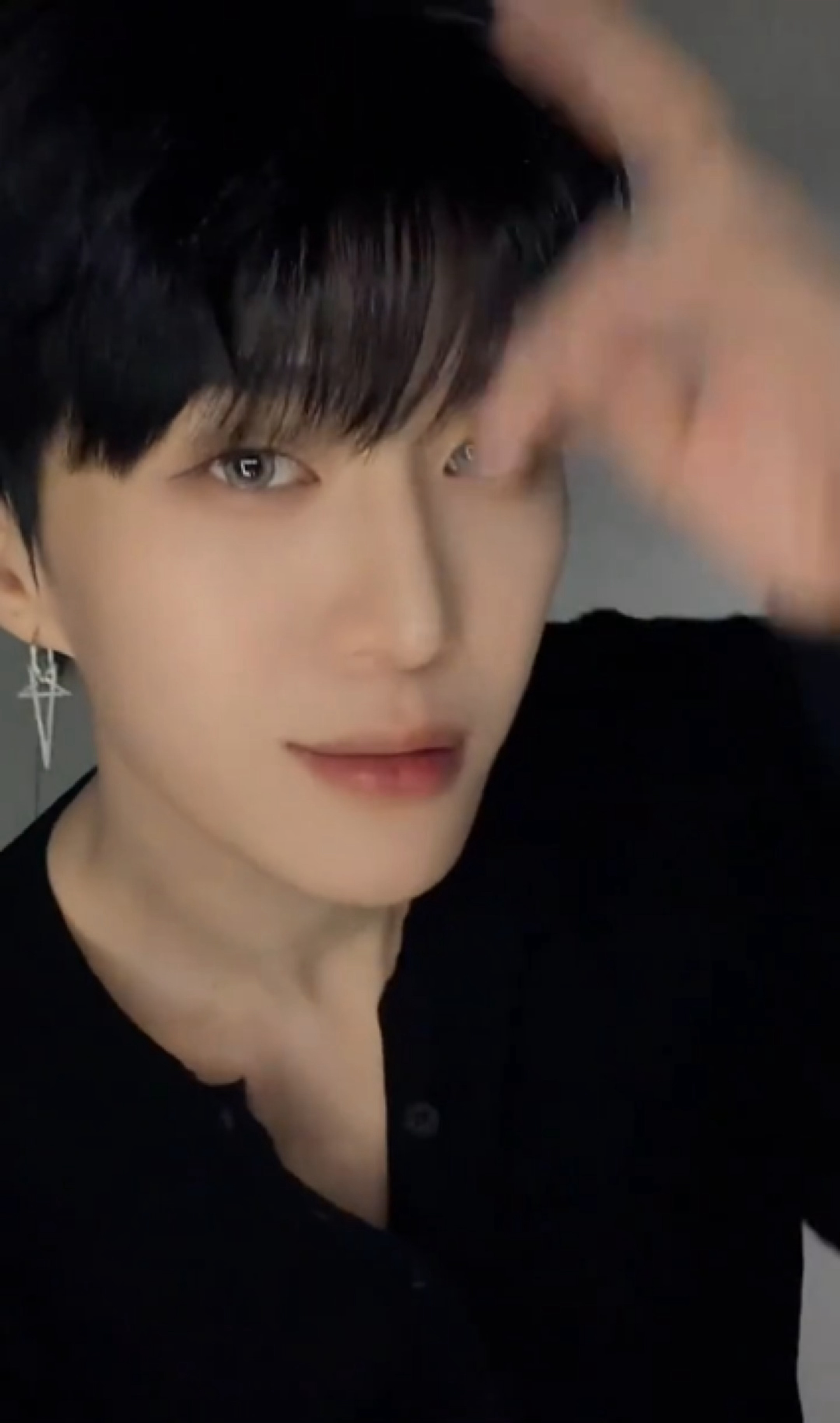 额滴神啊  有没有人懂一下范丞丞这个爱豆妆造。。[捂嘴哭][捂嘴哭]范丞丞跳了宋