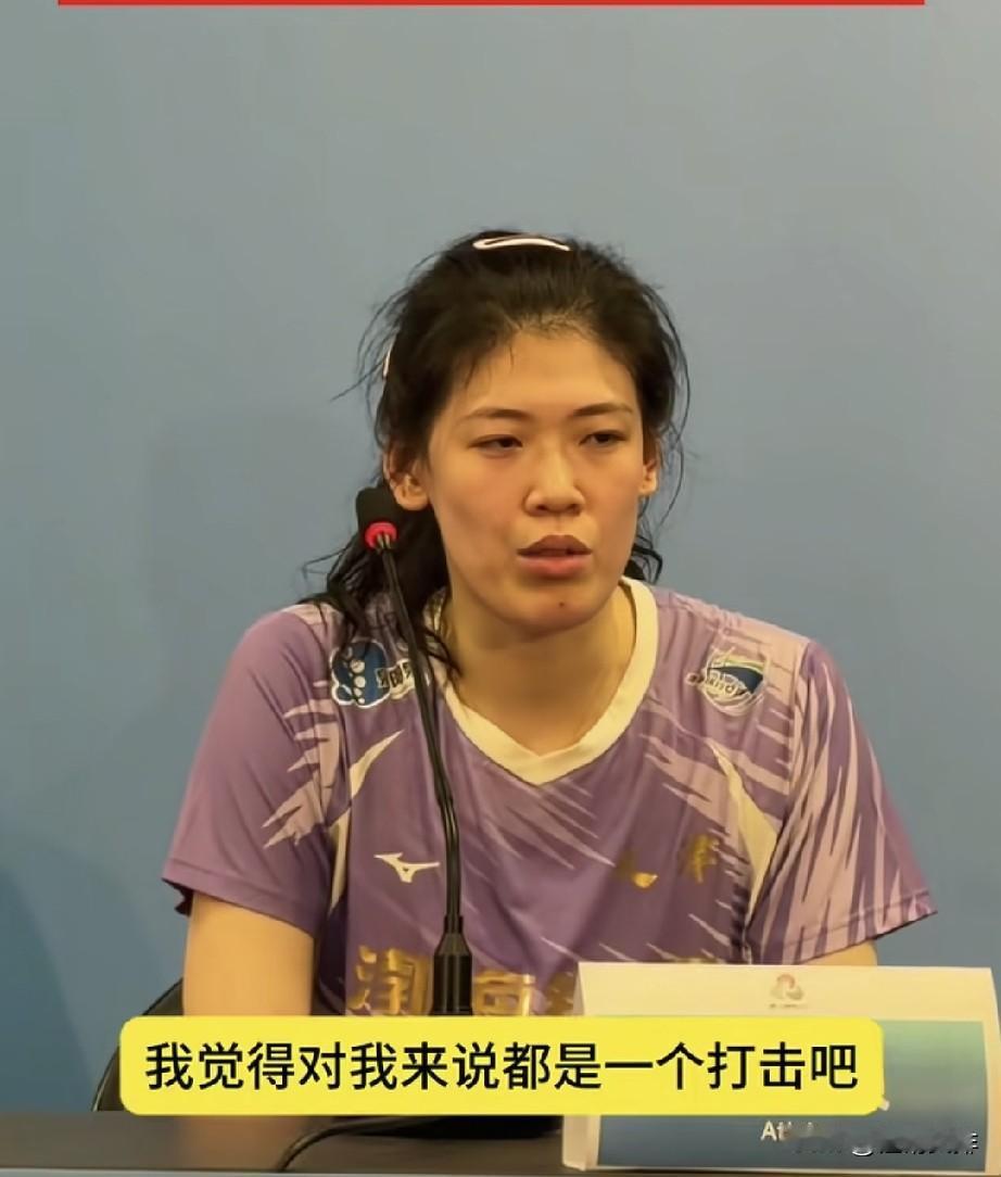 李盈莹：对未来很多期许，现实却总是不尽人意

打完2025年国内联赛的时候，李盈