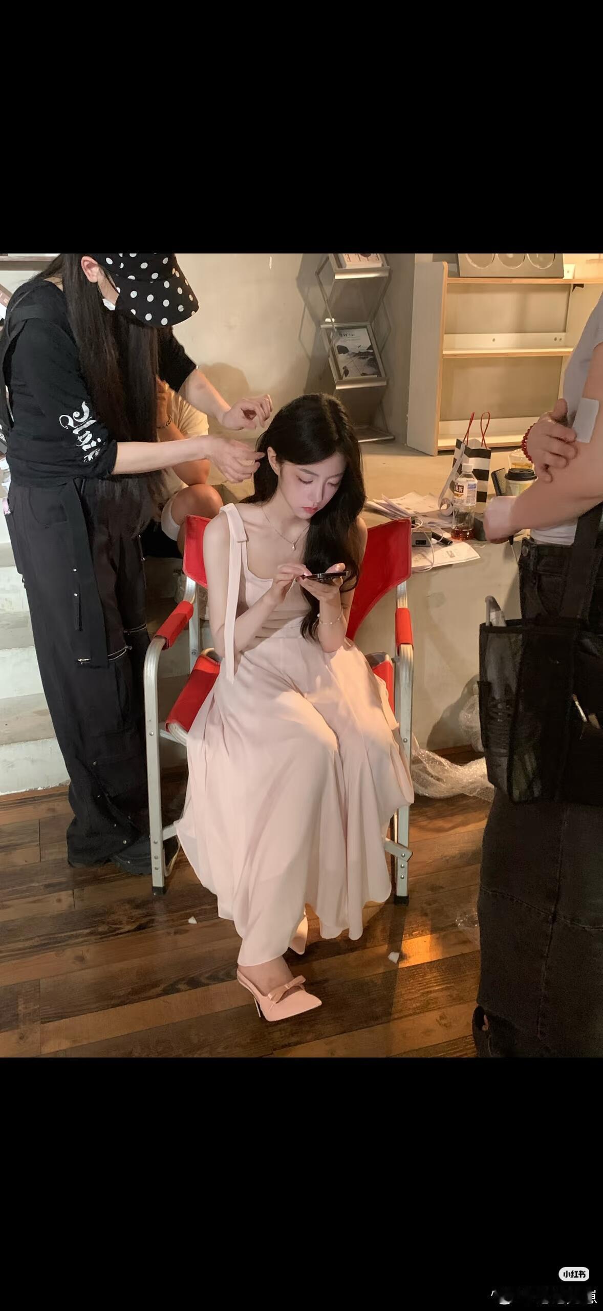 这也太美了谁能来说说，这也太美了，我已经词穷了，我宝简直是天生衣服架子，穿啥啥好