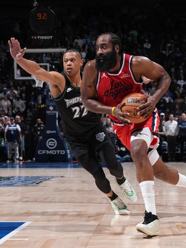 总得分历史前十！哈登：难以置信 我竟然有机会进入这个榜单昨日，洛杉矶快船106-