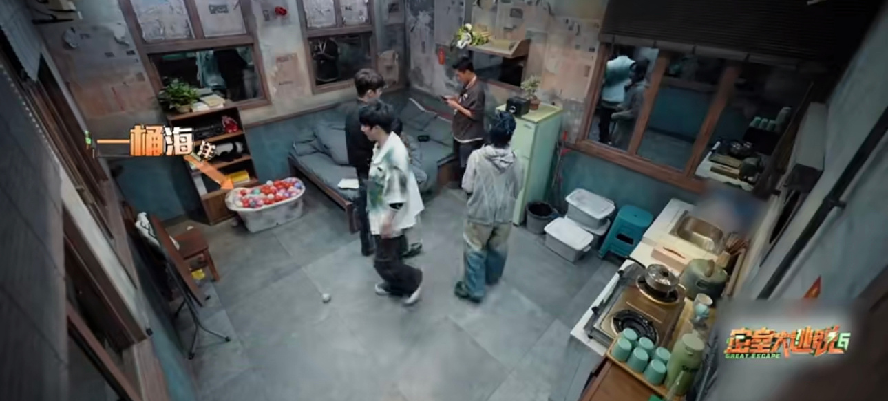 #大张伟有防备的吓到了#大张伟“明知山有虎，偏向虎山行”，这下好了被桶里的娃娃直
