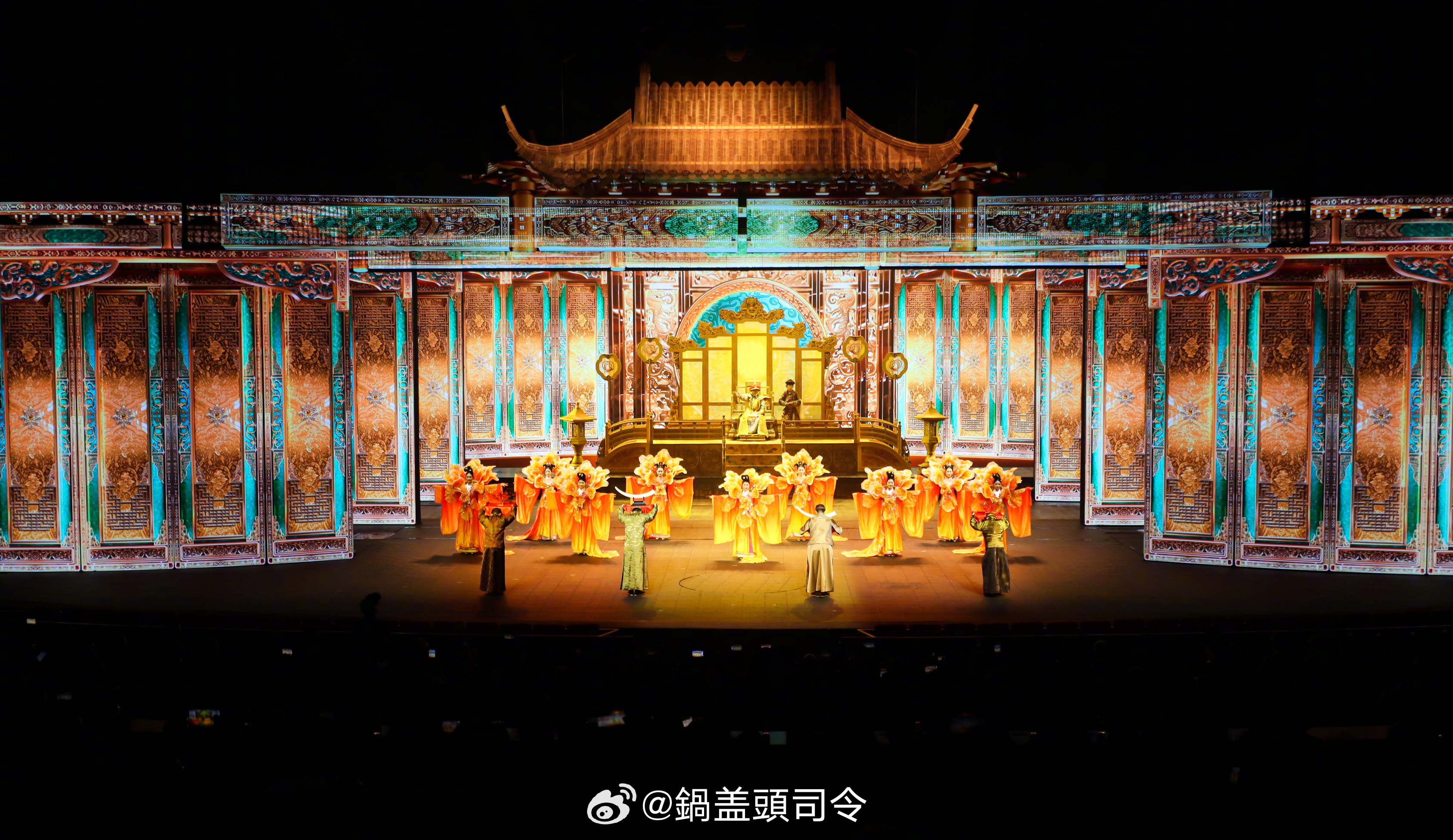 #万千气象看安徽# 来黄山，必须看一场大型史诗文旅演艺《徽秀》，这场演出通过影视