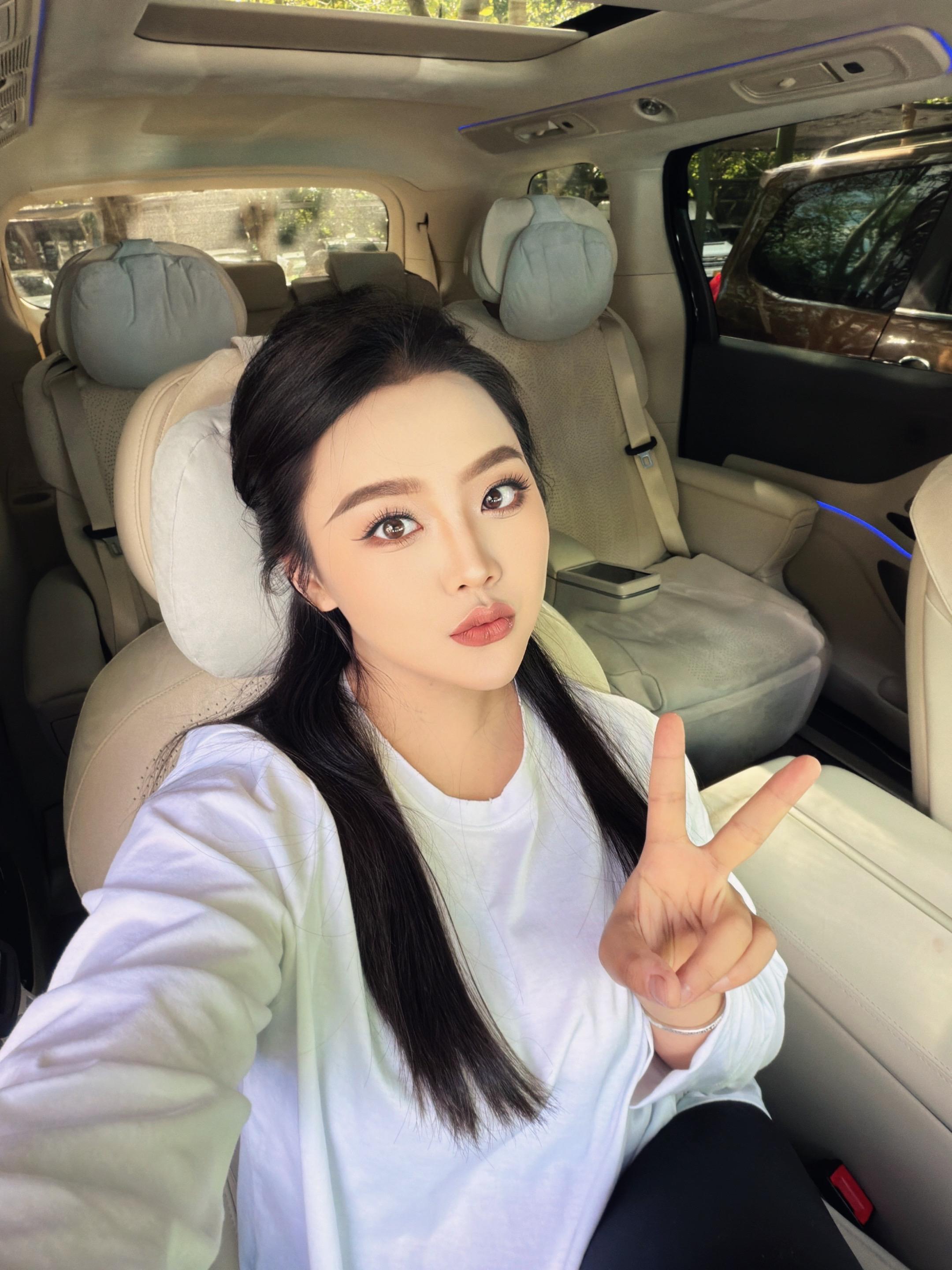 靠别人的屋檐 不如自己造伞 真正的安全感 从不是别人给的承诺 是自己有...