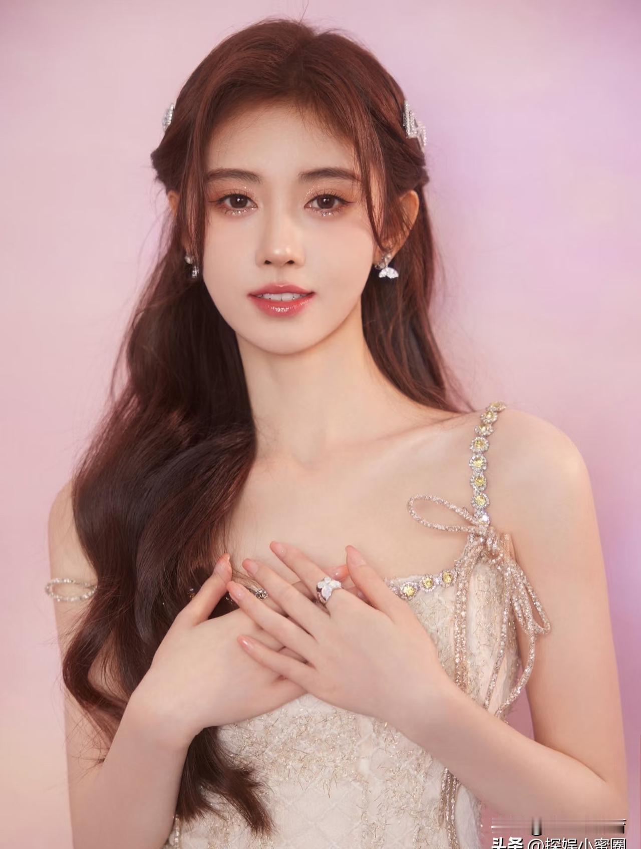 你签200个艺人，不如赌对一个人。
鞠婧祎离开那一年，丝芭收入直接砍掉28%。