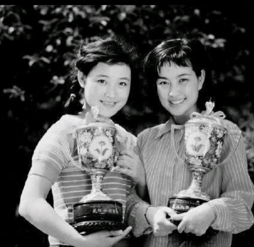 1980年，第三届大众电影百花奖评选出了最佳女主角陈冲和最佳配角刘晓庆，两位都是