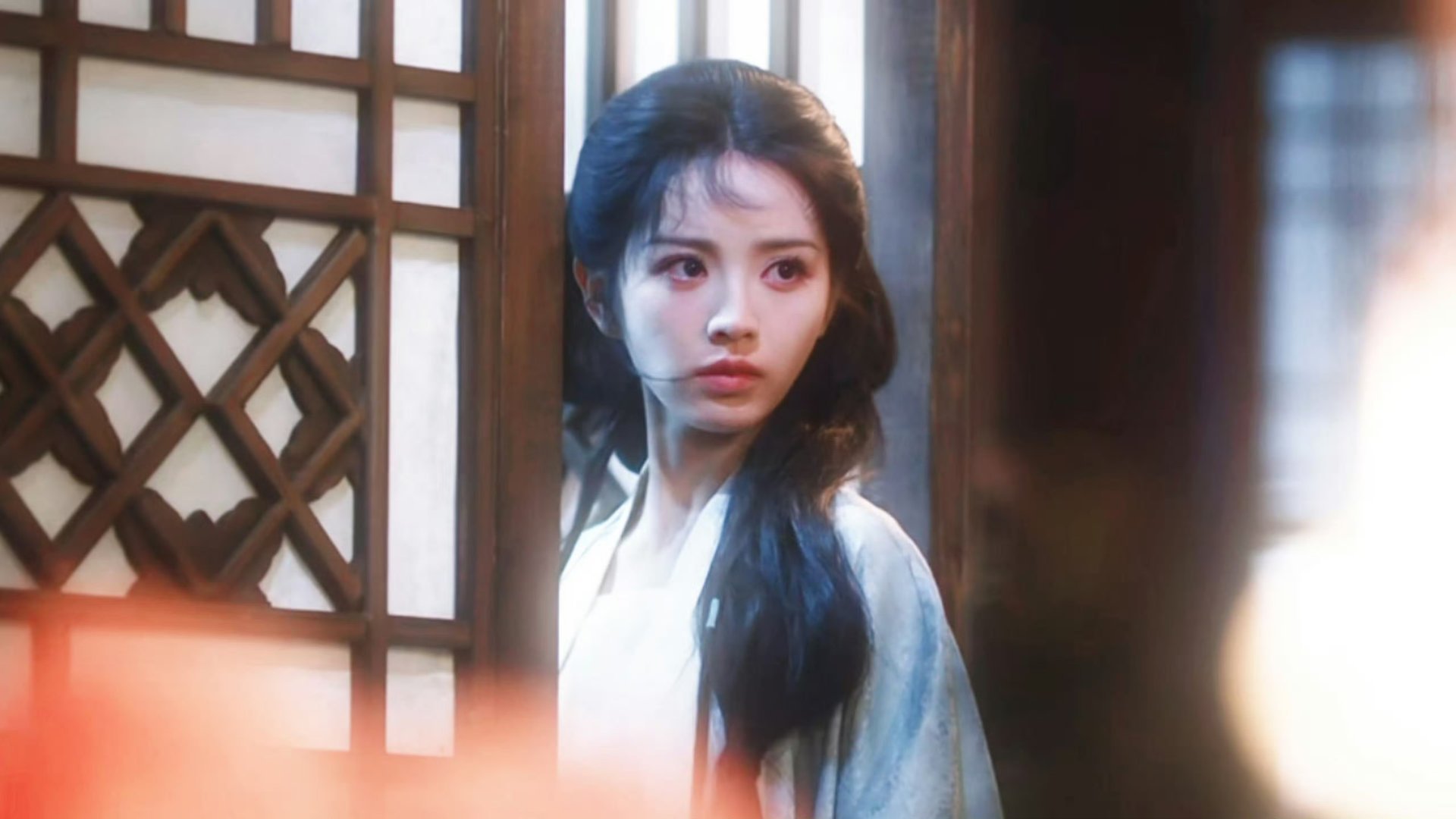 杨龙把田曦薇拍成嫦娥了而且眼神很坚毅，有一种侠女的美！！ ​​​