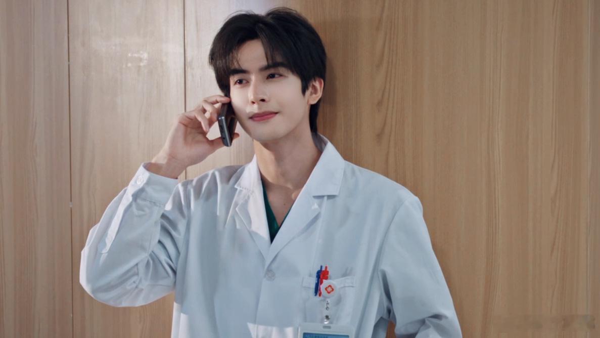 宋威龙好帅 看《骄阳似我》根本无心看剧情，满脑子都是宋威龙好帅！浓眉大眼高鼻梁，