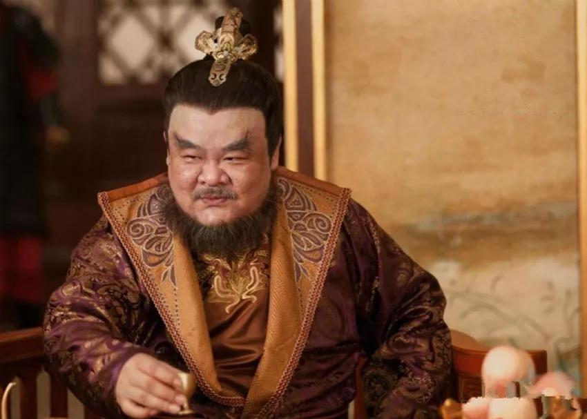 安禄山和史思明有个共同点，宠爱幼子，被大儿子所杀。
让唐朝由盛转衰的主要人物就是