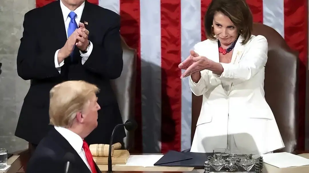 两个都是贪恋权力和金钱的货色，佩洛西批特朗普是地表最坏，其实是两个坏人凑到一起了