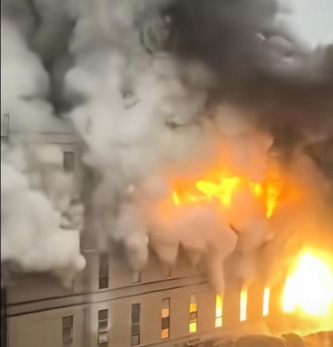 浙江宁波奉化一工业园区厂房起火
4月13日，浙江宁波奉化一工业园区发生一起火灾，