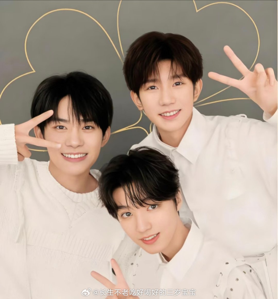 王源回复王俊凯易烊千玺祝福我的青春啊！看到他们的互动，仿佛回到了那年夏天。无论走