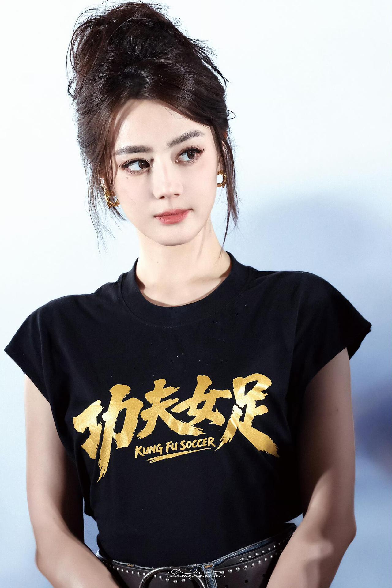 一、晒黑练出运动体魄，是撕掉“花瓶”标签的绝佳突破口，但只靠外形改造远远不足以改