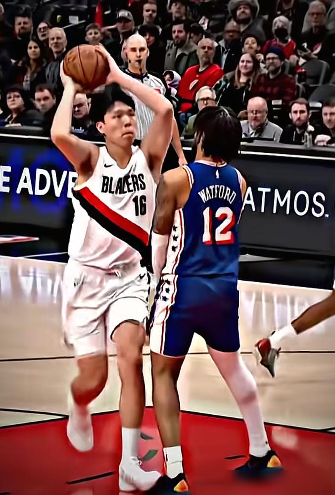 杨瀚森，NBA打了9个月，连“洛杉矶”都说不利索。
真的，不是开玩笑。
在开