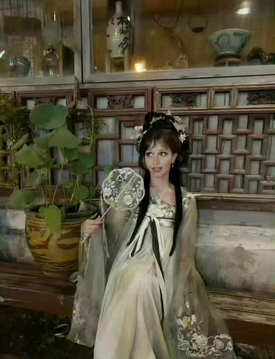 事实证明，洋人是真的不适合汉服啊