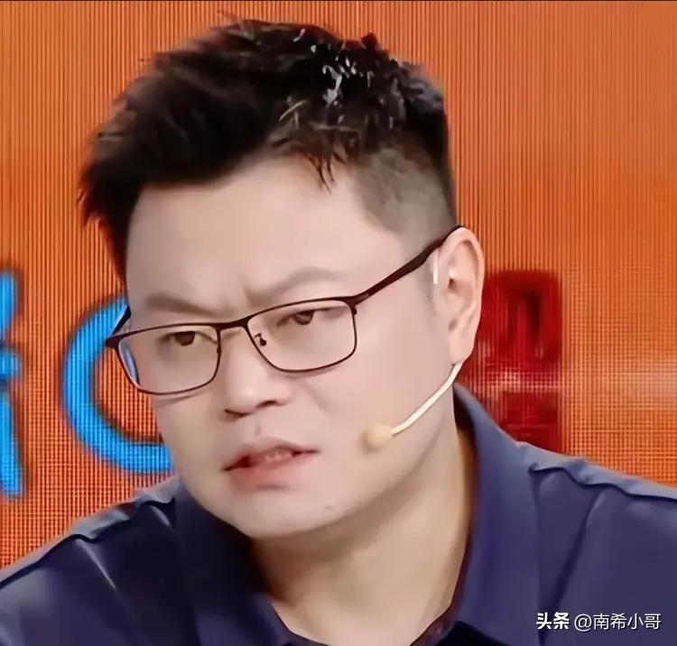 难怪年轻人都不愿打混双，
侯英超一针见血指出要害，
莎头组合的成功不是没有原因，