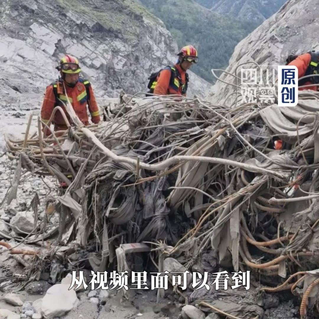 吉隆口岸沿途挂满衣物碎片揪心  ​​​