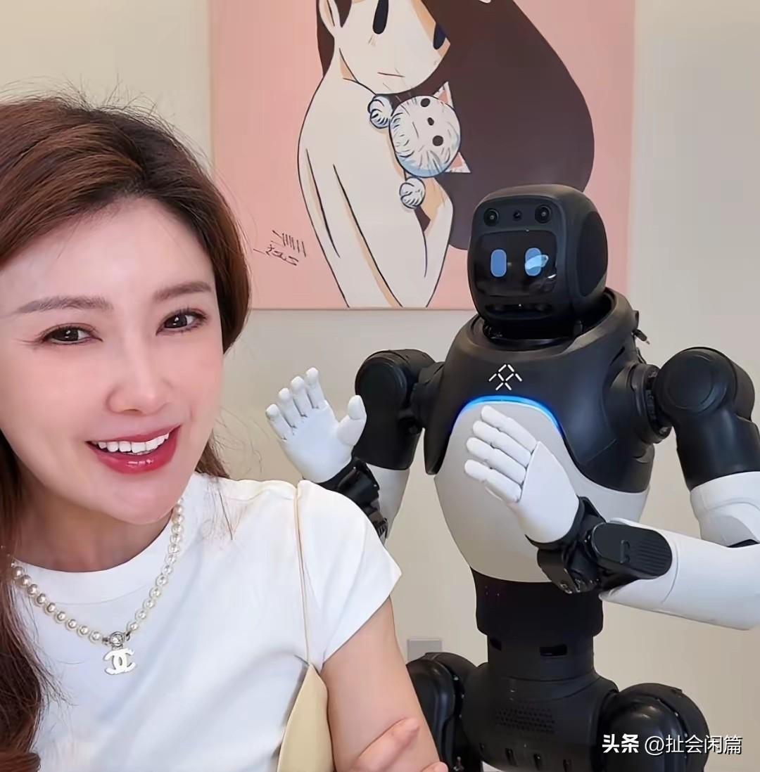 如果说这俩人是真离婚，我真的不相信。
我说的就是甘薇和贾老板。
这不贾老板又从国