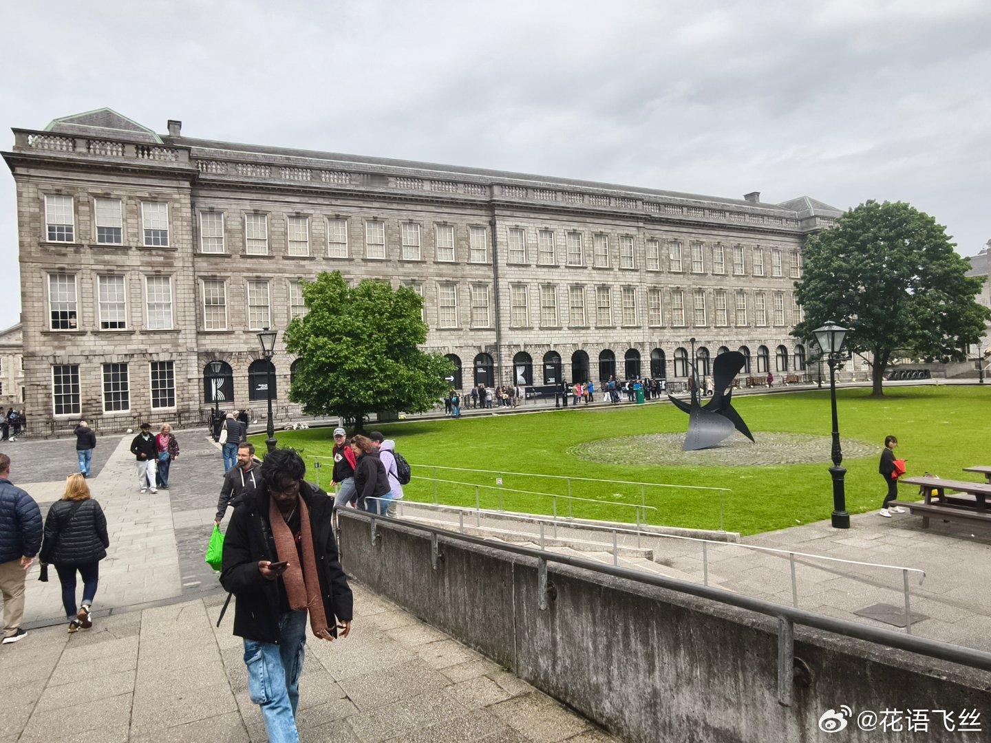 6月英爱 爱尔兰都伯林圣三一学院。  ​​​