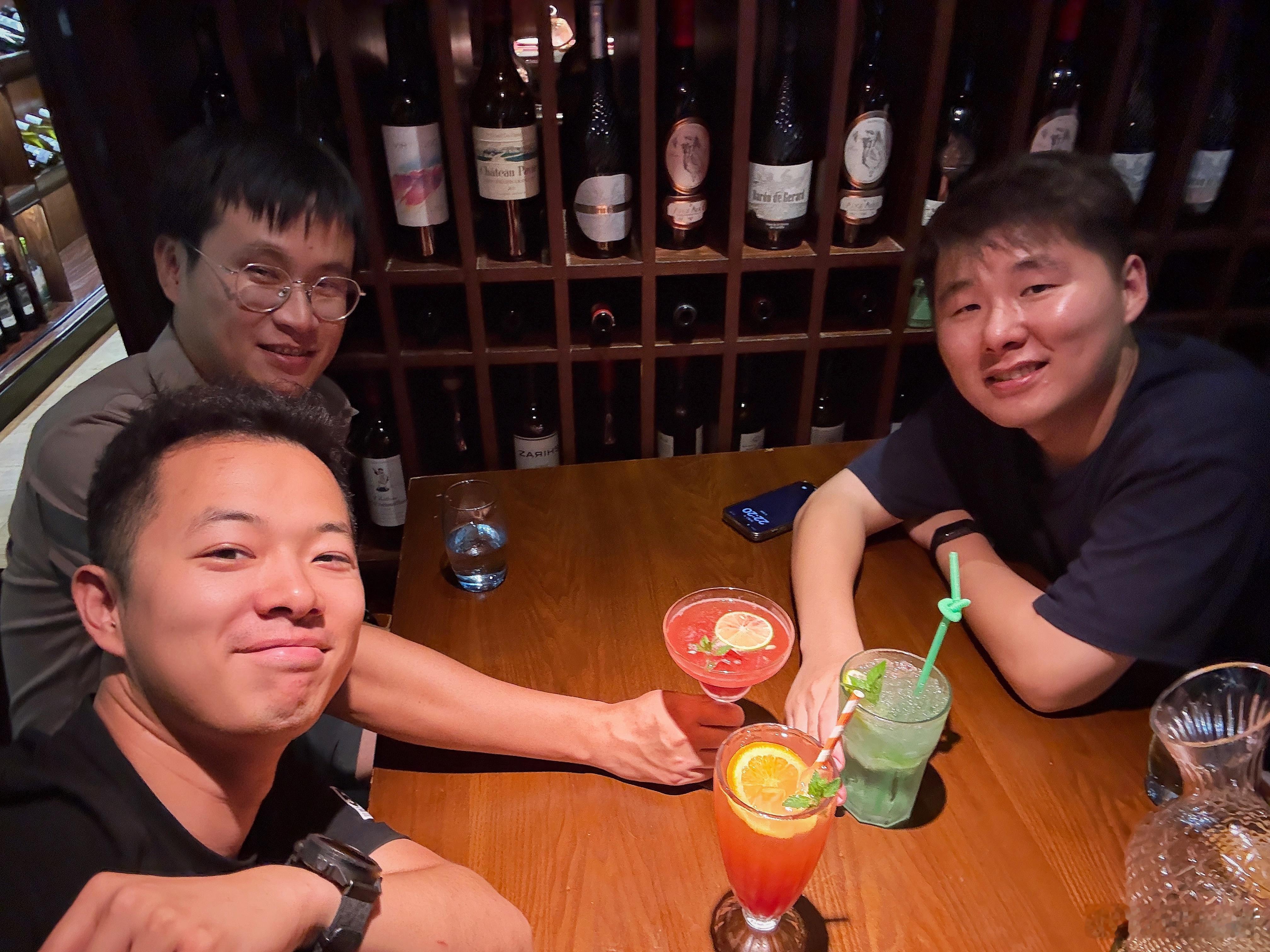 上次合影还是十一年前，人老了，饮料骚了🤳欣哲频道  ​​​