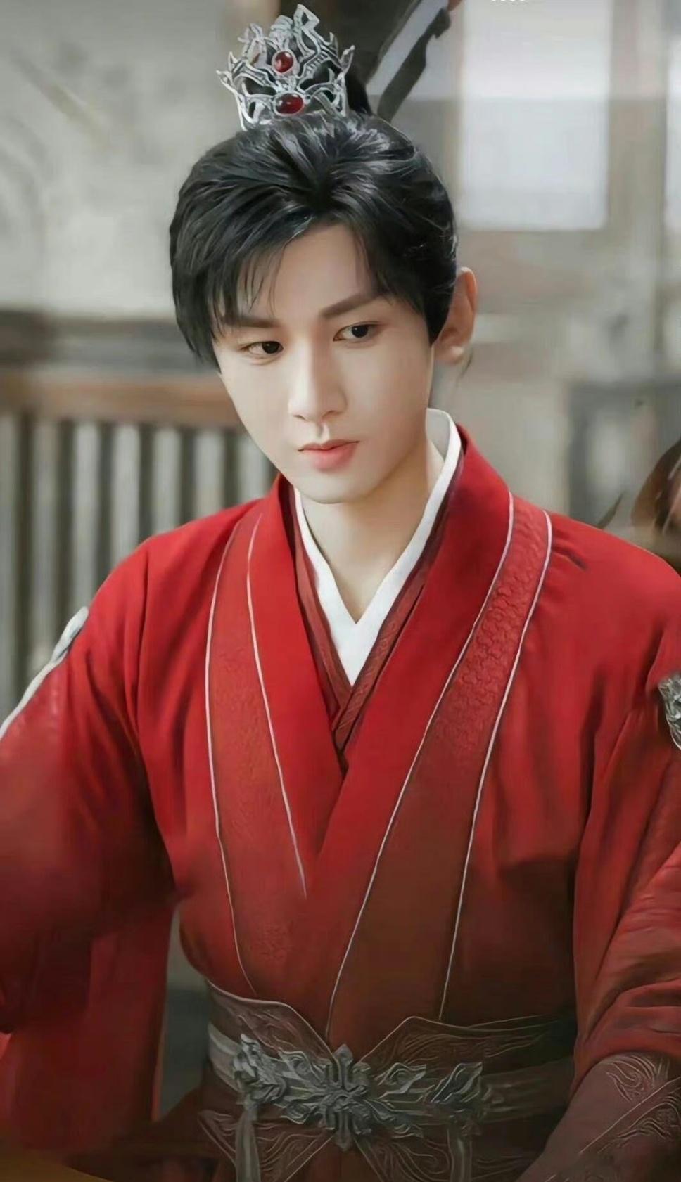 成毅狩谎cy成毅林彦廷成毅是颜值、演技、人品三丰收的宝藏艺人！低调敬业不炒作，用