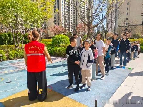 万柏林区南寒街道：春日运动趣多多 活力少年展风采
 
万柏林区南寒街道中海社区联