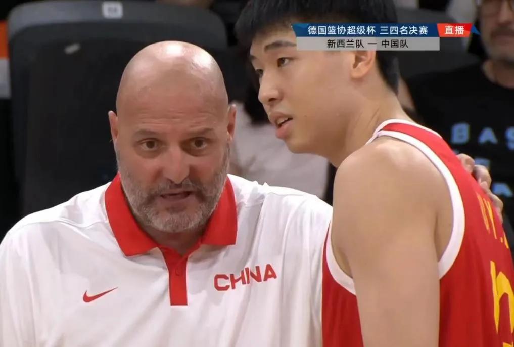 北京时间14消息，中国男篮在德国超级杯次战中69:68险胜新西兰队，以一场胜利结