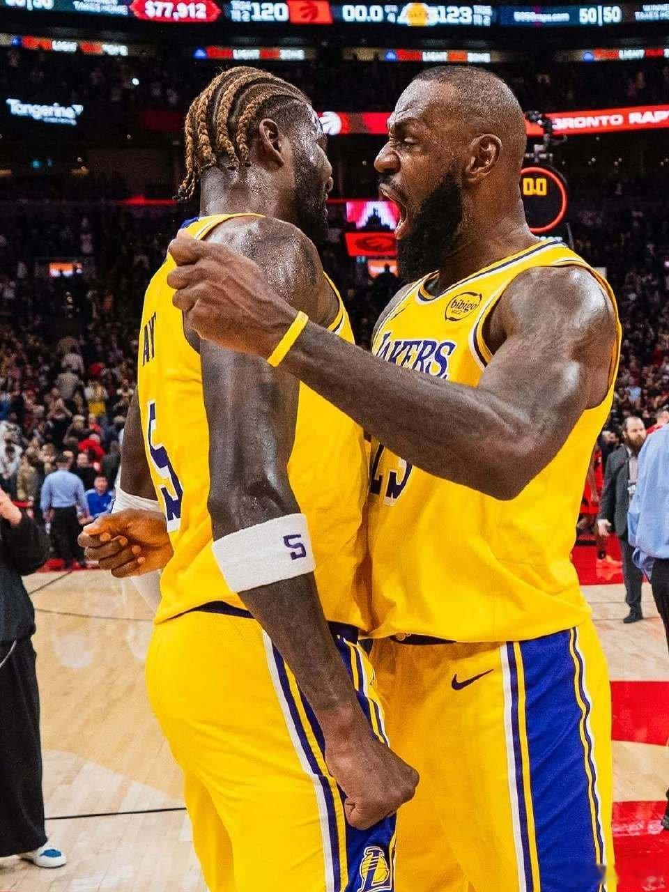 以后谁再说顿宝在湖人顿顿饱，我上去就给他一个嘴巴子。东契奇这传球意愿，让我甚至有