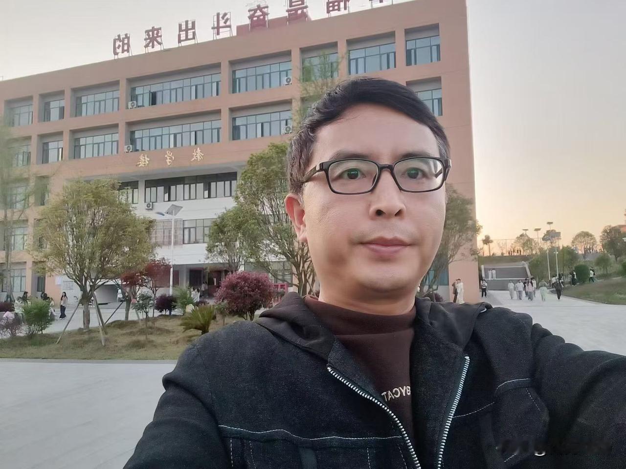 关注你职场生存发展的人，都是要记住与感激的。分享资源给你的人是对你很好的人。听到