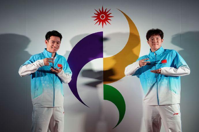 亚运男团国羽神秘组合何济霆/刘毅立大功，帮助国羽将大比分扳平。关键的第五局由翁泓