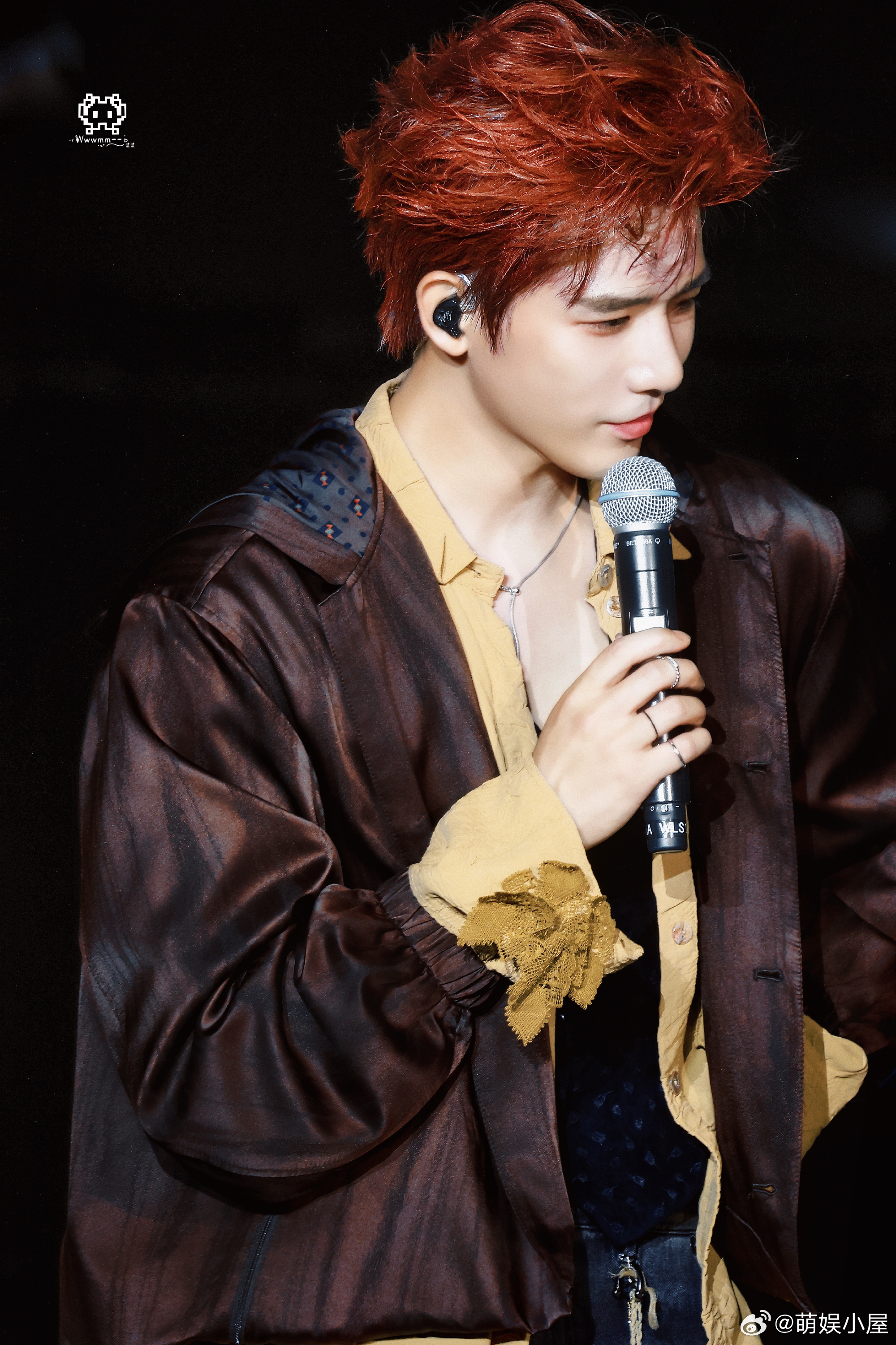 拍成这样都能一秒认出王安宇王安宇顶级骨相 谁懂啊！这种模糊画质反而更戳我了！热成