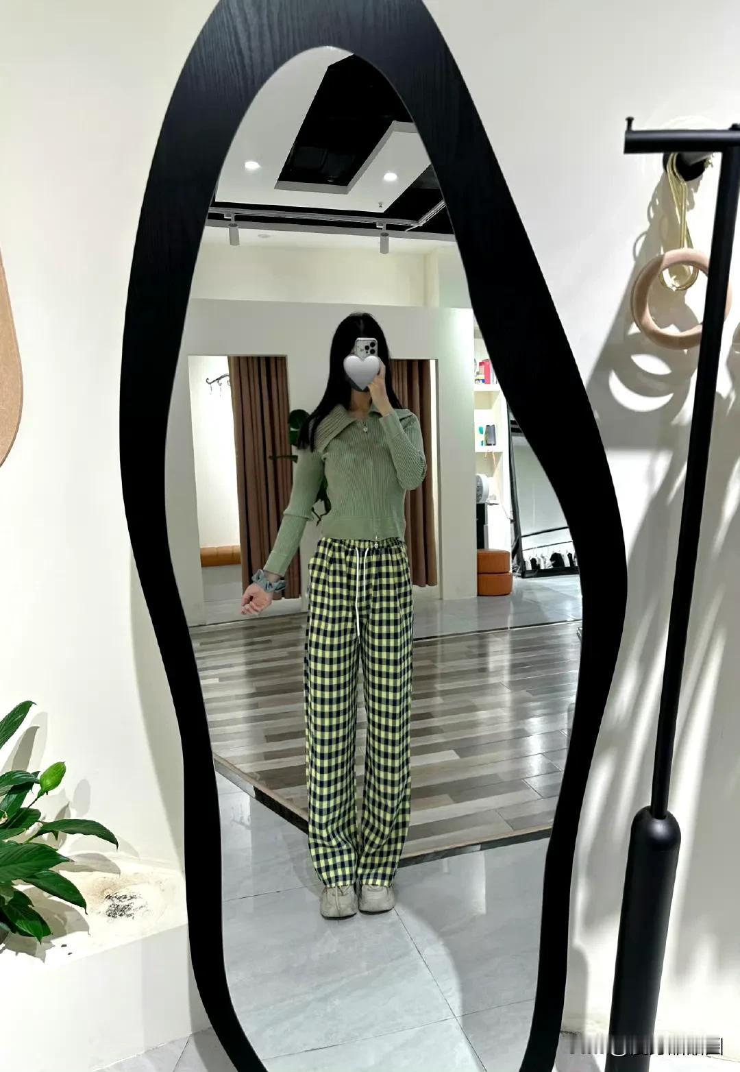 秒变村姑，这样穿真的很土吗？#这样穿她有多美# #谁穿都好看？# #穿上真是太美