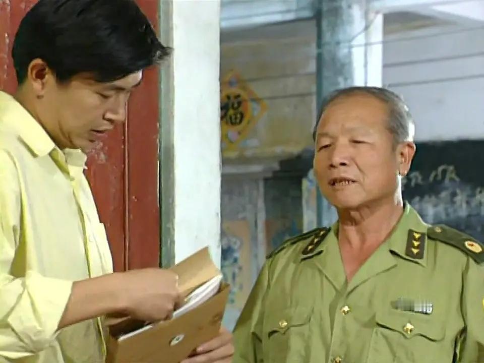 嗯，檀健次这照片，基本可以敲定《空枪》是1995前后了右图是《英雄无悔》（199