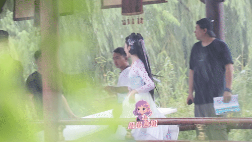 赵晴风波后首现身赵晴风波后状态 八卦媒体拍到赵晴风波后现身《在你眉梢种红豆》片场