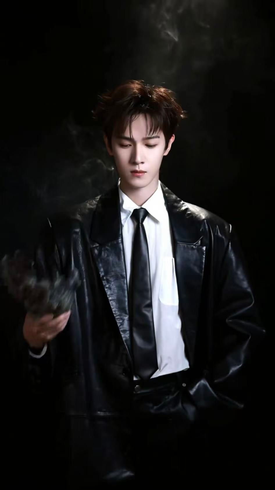 被李昀锐摘面具转刀硬控了 被李昀锐摘面具转刀硬控了，咱就说这个小林也太会了吧，面